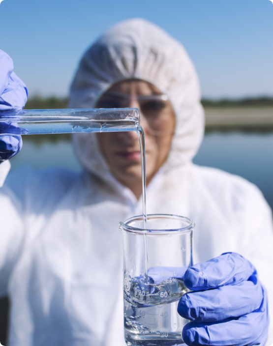 La qualité constitue le socle de toutes nos activités. H2O ALP s'engage à garantir la fiabilité, la traçabilité et la conformité de l'ensemble de ses prestations. La politique qualité est revue chaque année, tout comme celles de la SST et de la RSE. Nos processus reposent sur des procédures documentées et des contrôles systématiques : application stricte des normes de prélèvement (FD T90) gestion métrologique rigoureuse du matériel, enregistrements électroniques sécurisés, vérification continue de la chaîne de traçabilité. Chaque intervention est validée par une revue technique et fait l'objet d'un rapport d'intervention signé électroniquement, conformément aux exigences de sécurité documentaire